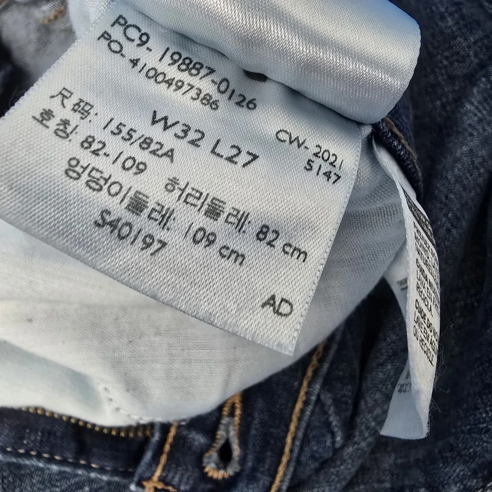Levi's‎ Boyfriend Denim Blue Jeans Women's Size 32 X 27 Distressed